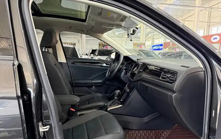 Volkswagen T-Roc I, 2023 год, 1 800 000 рублей, 15 фотография