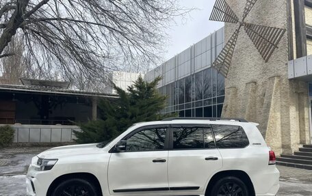 Toyota Land Cruiser 200, 2018 год, 5 750 000 рублей, 17 фотография