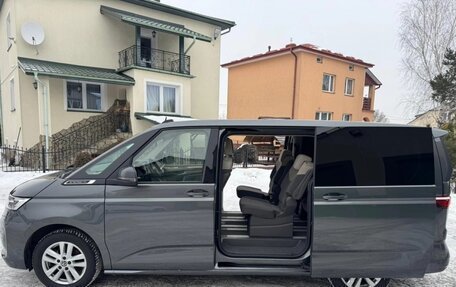 Volkswagen Multivan T6 рестайлинг, 2022 год, 3 200 000 рублей, 8 фотография