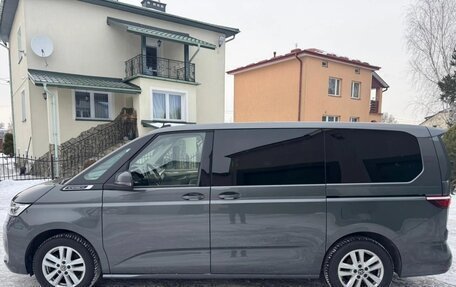 Volkswagen Multivan T6 рестайлинг, 2022 год, 3 200 000 рублей, 7 фотография