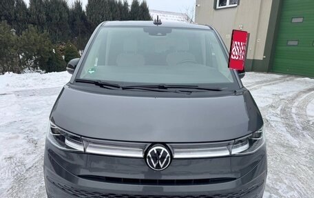 Volkswagen Multivan T6 рестайлинг, 2022 год, 3 200 000 рублей, 3 фотография