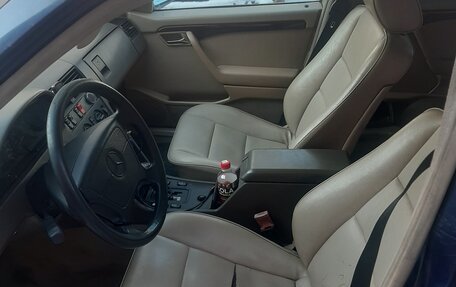 Mercedes-Benz C-Класс, 1995 год, 260 000 рублей, 7 фотография