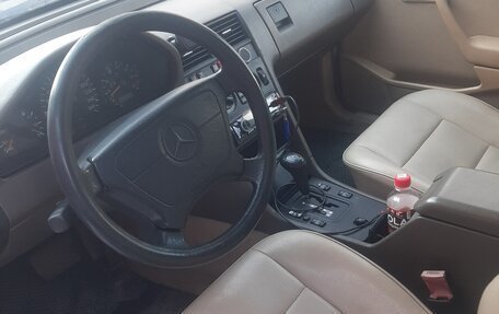 Mercedes-Benz C-Класс, 1995 год, 260 000 рублей, 12 фотография