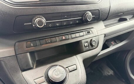 Opel Vivaro, 2022 год, 2 800 000 рублей, 10 фотография