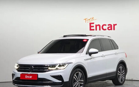 Volkswagen Tiguan II, 2018 год, 2 520 000 рублей, 1 фотография
