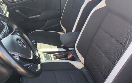 Volkswagen T-Roc I, 2018 год, 2 200 000 рублей, 10 фотография