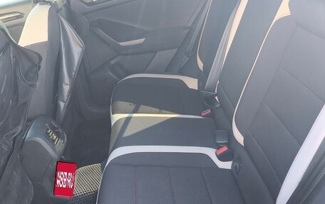 Volkswagen T-Roc I, 2018 год, 2 200 000 рублей, 11 фотография