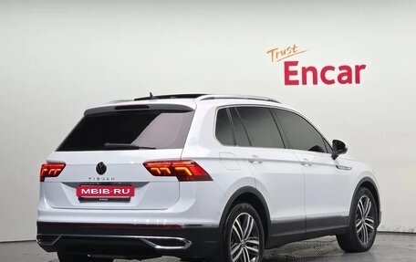 Volkswagen Tiguan II, 2018 год, 2 520 000 рублей, 3 фотография