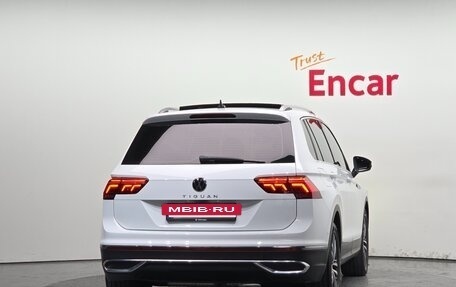 Volkswagen Tiguan II, 2018 год, 2 520 000 рублей, 4 фотография