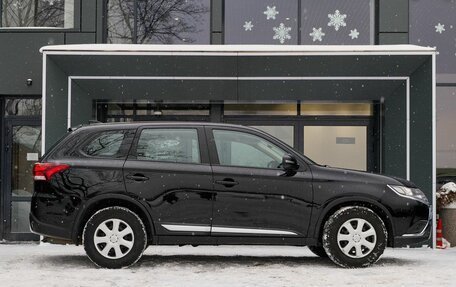 Mitsubishi Outlander III рестайлинг 3, 2020 год, 2 499 900 рублей, 4 фотография