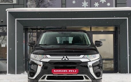 Mitsubishi Outlander III рестайлинг 3, 2020 год, 2 499 900 рублей, 2 фотография
