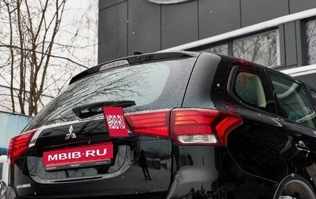 Mitsubishi Outlander III рестайлинг 3, 2020 год, 2 499 900 рублей, 13 фотография