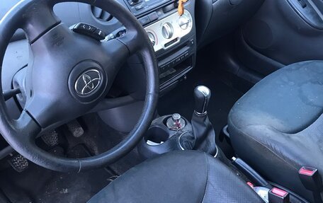 Toyota Yaris I рестайлинг, 2004 год, 260 000 рублей, 11 фотография