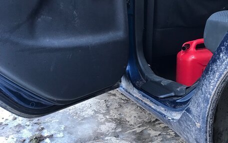 Toyota Yaris I рестайлинг, 2004 год, 260 000 рублей, 10 фотография