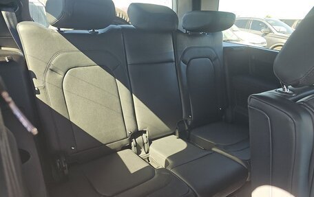 Land Rover Defender II, 2023 год, 10 050 000 рублей, 14 фотография