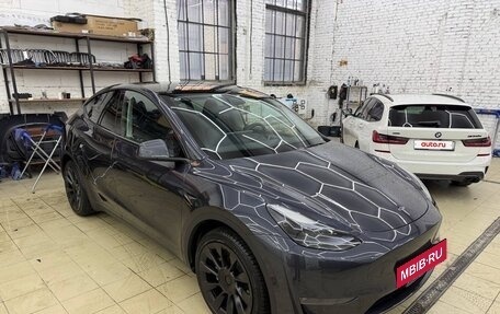 Tesla Model Y I, 2024 год, 6 000 000 рублей, 3 фотография