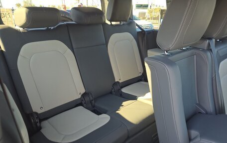 Land Rover Defender II, 2023 год, 9 800 000 рублей, 14 фотография