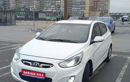 Hyundai Solaris II рестайлинг, 2012 год, 620 000 рублей, 1 фотография