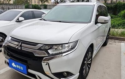 Mitsubishi Outlander III рестайлинг 3, 2021 год, 2 000 000 рублей, 1 фотография
