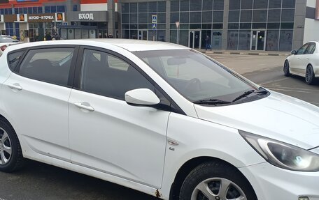 Hyundai Solaris II рестайлинг, 2012 год, 620 000 рублей, 3 фотография
