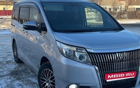 Toyota Esquire I, 2016 год, 2 050 000 рублей, 2 фотография