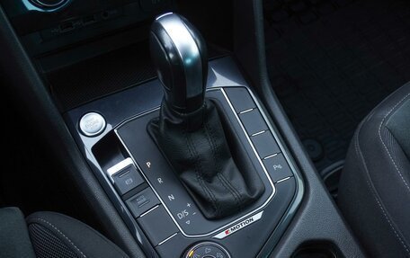 Volkswagen Tiguan II, 2020 год, 2 373 000 рублей, 19 фотография