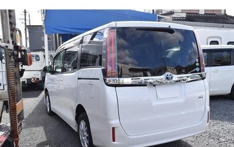 Toyota Noah III, 2017 год, 2 110 000 рублей, 5 фотография