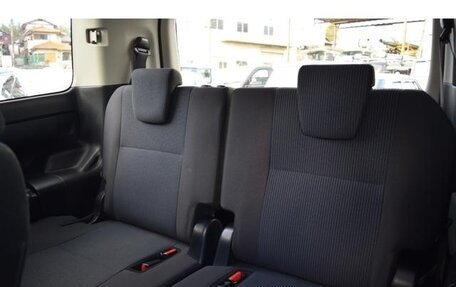 Toyota Noah III, 2017 год, 2 110 000 рублей, 15 фотография