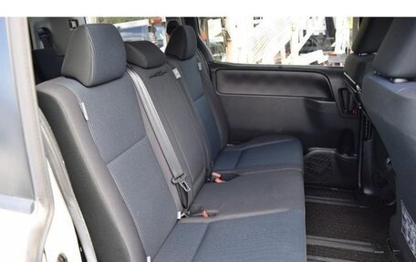 Toyota Noah III, 2017 год, 2 110 000 рублей, 17 фотография