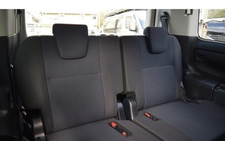 Toyota Noah III, 2017 год, 2 110 000 рублей, 16 фотография