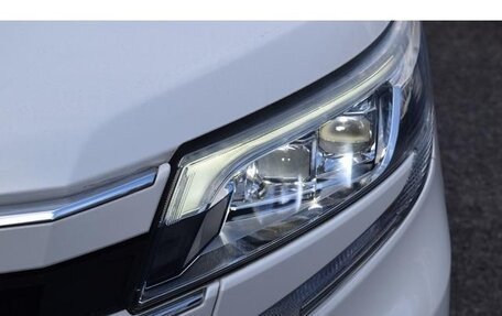 Toyota Noah III, 2017 год, 2 110 000 рублей, 9 фотография