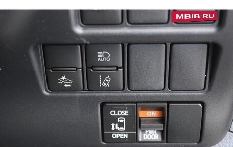 Toyota Noah III, 2017 год, 2 110 000 рублей, 20 фотография