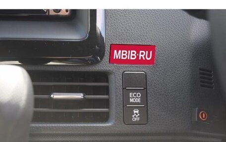 Toyota Noah III, 2017 год, 2 110 000 рублей, 24 фотография