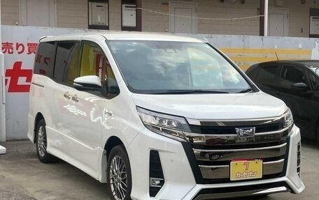 Toyota Noah III, 2019 год, 2 080 000 рублей, 1 фотография