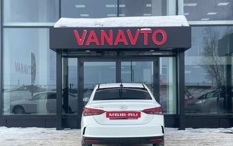 Hyundai Solaris II рестайлинг, 2021 год, 1 390 000 рублей, 4 фотография