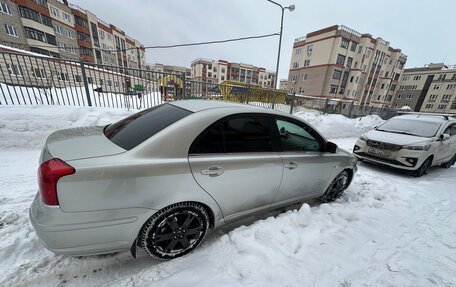 Toyota Avensis III рестайлинг, 2004 год, 630 000 рублей, 2 фотография