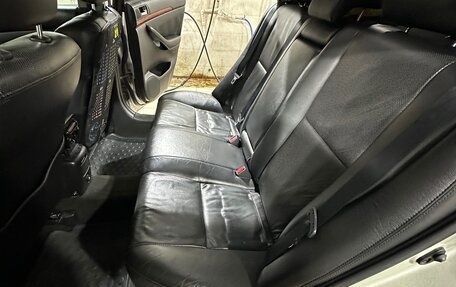 Toyota Avensis III рестайлинг, 2004 год, 630 000 рублей, 10 фотография