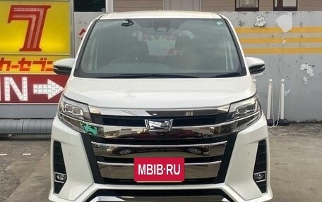 Toyota Noah III, 2019 год, 2 080 000 рублей, 2 фотография