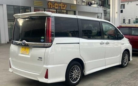 Toyota Noah III, 2019 год, 2 080 000 рублей, 5 фотография