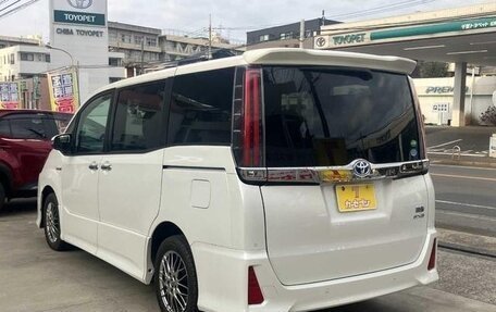 Toyota Noah III, 2019 год, 2 080 000 рублей, 6 фотография