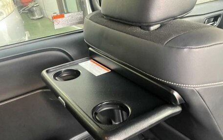 Toyota Noah III, 2019 год, 2 080 000 рублей, 17 фотография