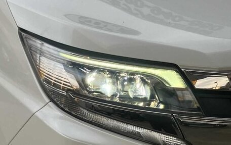 Toyota Noah III, 2019 год, 2 080 000 рублей, 11 фотография