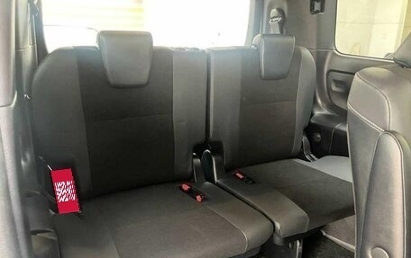 Toyota Noah III, 2019 год, 2 080 000 рублей, 15 фотография