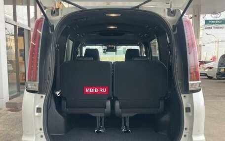 Toyota Noah III, 2019 год, 2 080 000 рублей, 13 фотография