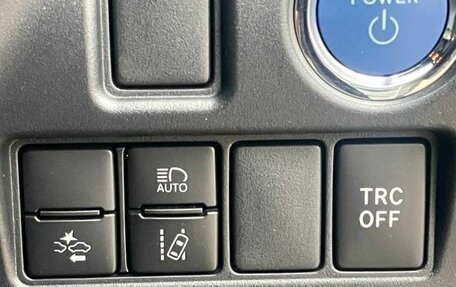 Toyota Noah III, 2019 год, 2 080 000 рублей, 26 фотография