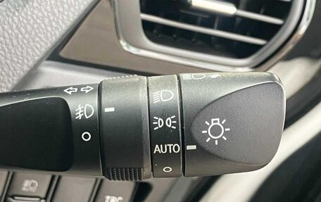 Toyota Noah III, 2019 год, 2 080 000 рублей, 29 фотография