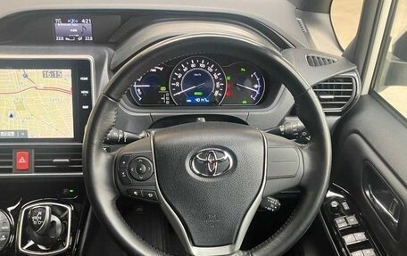 Toyota Noah III, 2019 год, 2 080 000 рублей, 32 фотография