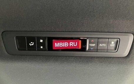 Toyota Noah III, 2019 год, 2 080 000 рублей, 20 фотография