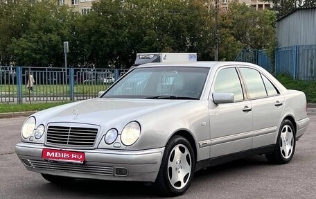 Mercedes-Benz E-Класс, 1998 год, 700 000 рублей, 1 фотография