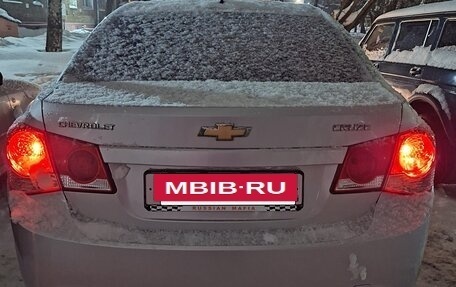 Chevrolet Cruze II, 2010 год, 700 000 рублей, 2 фотография